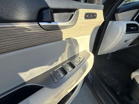 Used 2022 Hyundai Palisade SEL w/ Premium Package image 13