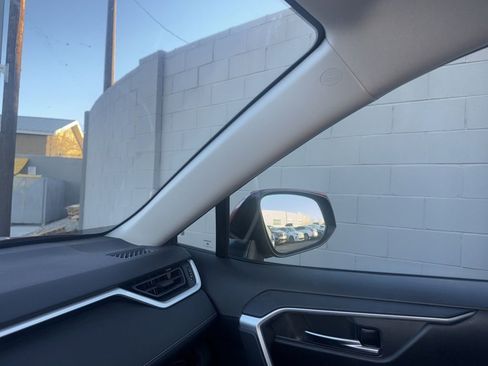 Used 2020 Toyota RAV4 XLE image 15