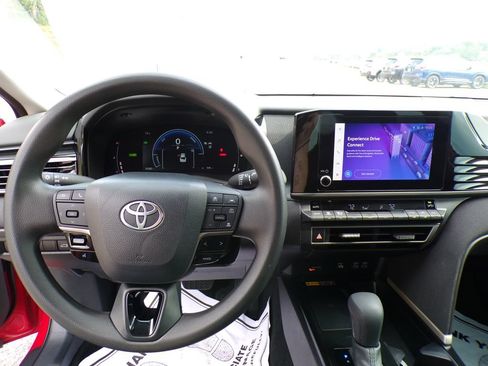 Used 2025 Toyota Camry LE FWD image 10
