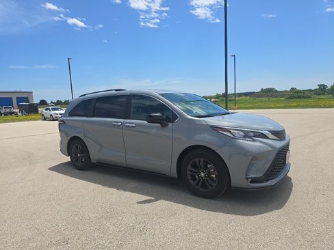 Used 2024 Toyota Sienna XSE w/ XSE Plus Package AWD/4WD image 2