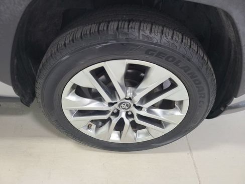 Used 2019 Toyota RAV4 XLE Premium FWD image 37