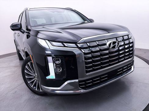 Used 2023 Hyundai Palisade Calligraphy FWD image 3