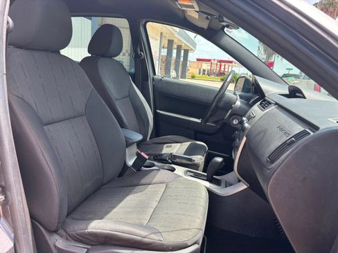 Used 2011 Ford Focus SE w/ 201A Rapid Spec Order Code FWD image 11