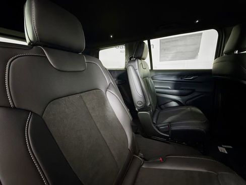 New 2025 Jeep Grand Cherokee L Altitude image 28
