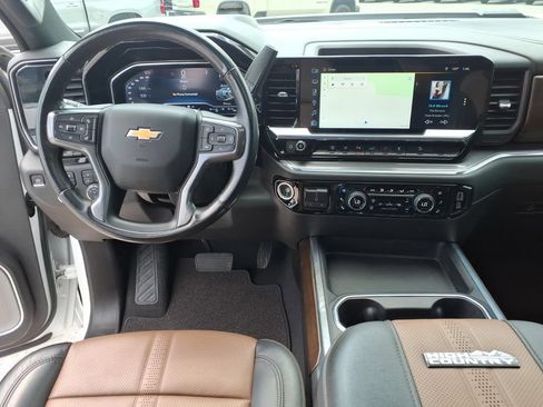 Used 2024 Chevrolet Silverado 2500 High Country w/ Technology Package AWD/4WD image 17