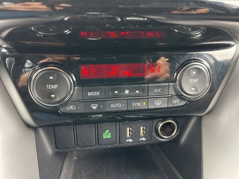 Used 2024 Mitsubishi Eclipse Cross SE image 12