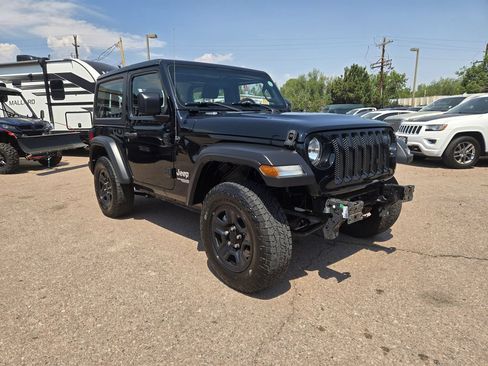 Used 2018 Jeep Wrangler Sport AWD/4WD image 2