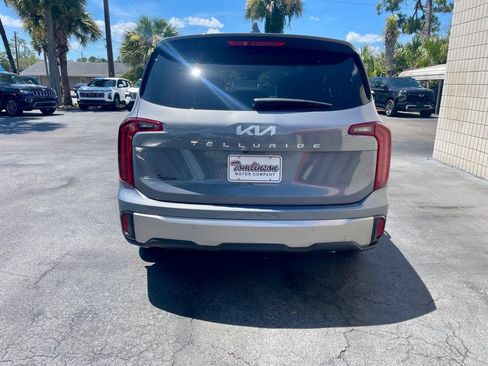 Used 2025 Kia Telluride LX FWD image 4