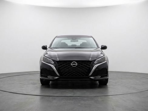 Used 2025 Nissan Altima 2.5 SV image 2