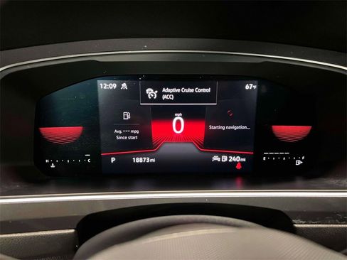 Used 2023 Volkswagen Tiguan SE R-Line image 28