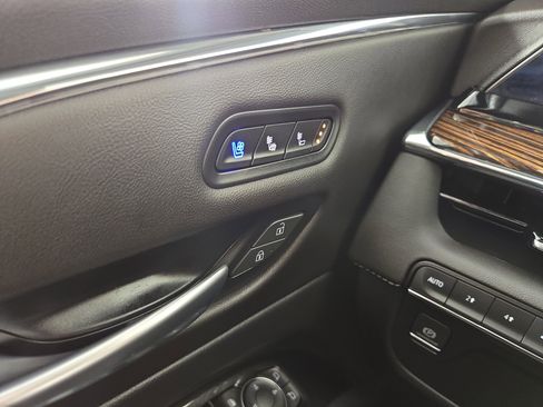 Used 2023 Cadillac Escalade ESV Premium Luxury w/ LPO, Floor Liner Package AWD/4WD image 32