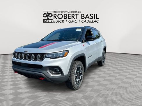 Used 2025 Jeep Compass Trailhawk AWD/4WD image 4