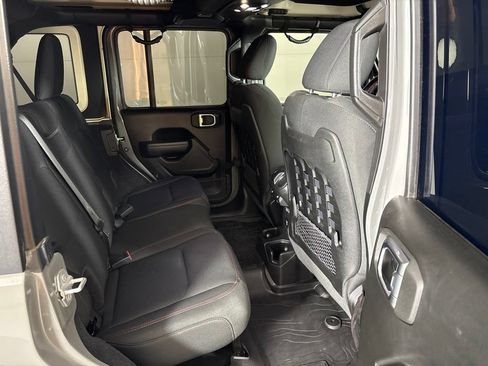Used 2022 Jeep Wrangler Unlimited Rubicon AWD/4WD image 17