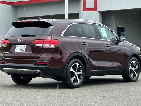 Used 2017 Kia Sorento EX FWD image 2