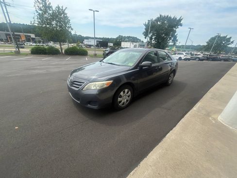 Used 2011 Toyota Camry LE FWD image 2