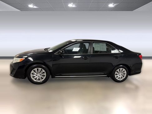 Used 2014 Toyota Camry LE FWD image 2