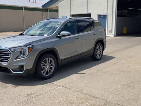 Used 2023 GMC Terrain SLT AWD/4WD image 4