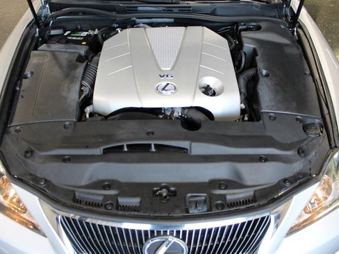 Used 2010 Lexus IS 350C w/ Luxury Pkg RWD image 52