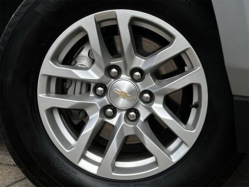 Used 2024 Chevrolet Suburban LT image 29