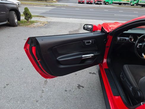 Used 2016 Ford Mustang Coupe image 11