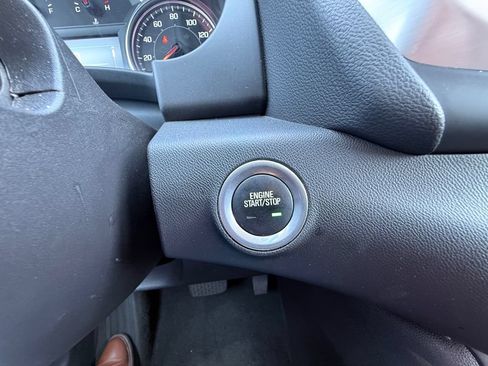 Used 2024 GMC Terrain SLE AWD/4WD image 33