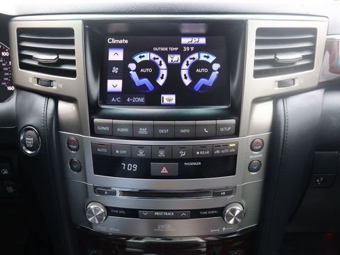 Used 2014 Lexus LX 570 4WD image 38