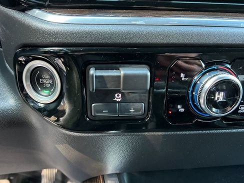 Used 2025 GMC Sierra 1500 Elevation image 26