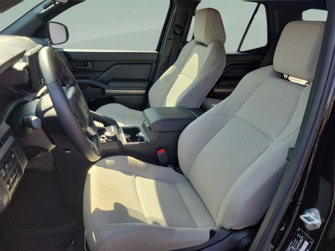 Certified 2025 Toyota 4Runner SR5 AWD/4WD image 9