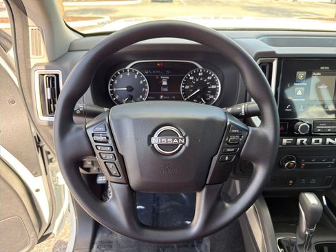 Certified 2025 Nissan Frontier SV image 10