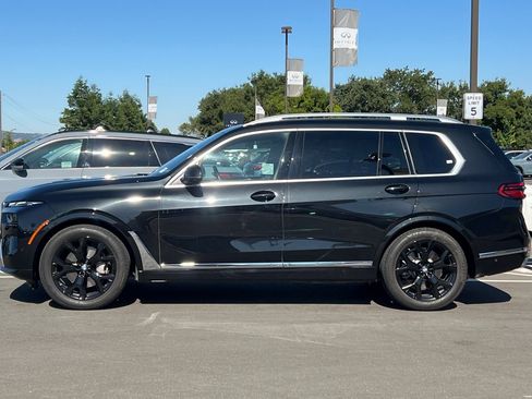 Used 2025 BMW X7 xDrive40i w/ Climate Comfort Package image 7