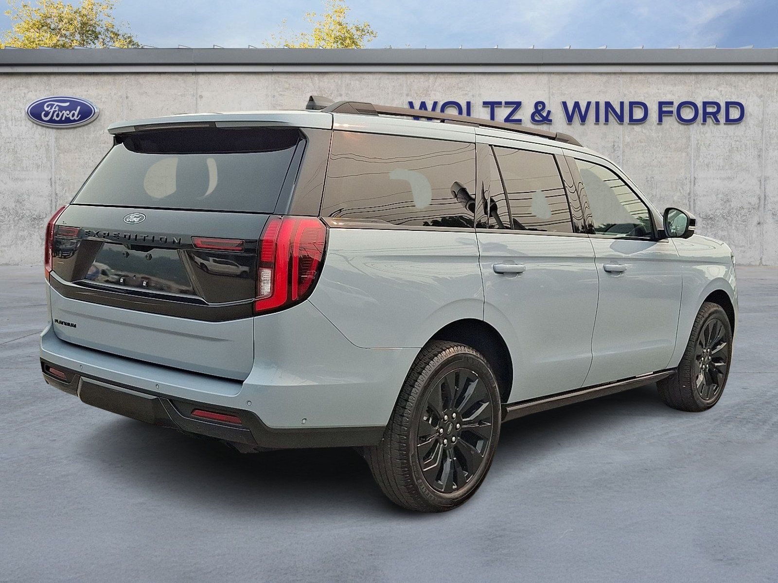 Certified 2025 Ford Expedition Platinum w/ Stealth Appearance Package AWD/4WD image 6