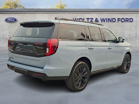 Used 2025 Ford Expedition Platinum w/ Stealth Appearance Package AWD/4WD image 6