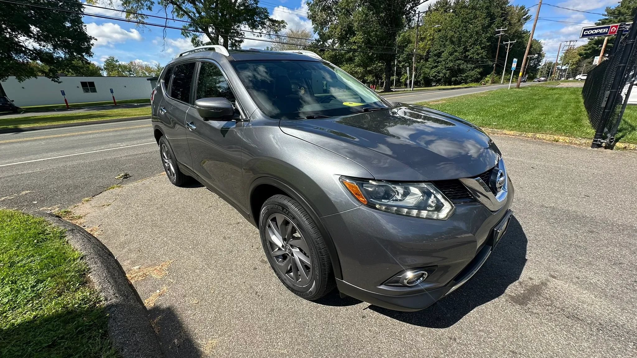 Used 2016 Nissan Rogue SL w/ SL Premium Package AWD/4WD image 3