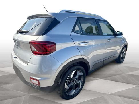Used 2025 Hyundai Venue SEL FWD image 8