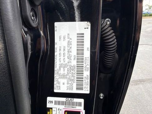 Used 2020 Toyota Tundra SR5 w/ SR5 Upgrade Package AWD/4WD image 35