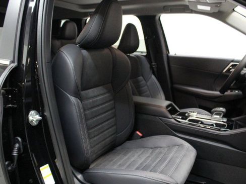 New 2025 Mitsubishi Outlander SE image 19