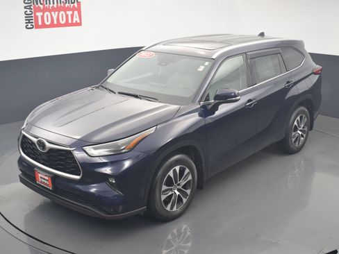 Used 2022 Toyota Highlander XLE AWD/4WD image 29