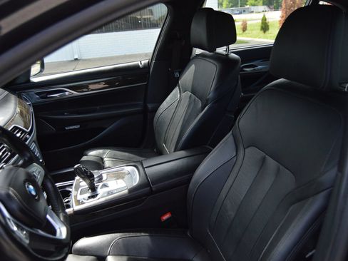 Used 2016 BMW 740i RWD image 10