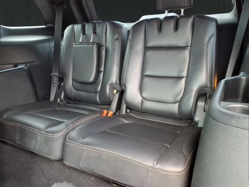 Used 2018 Ford Explorer Limited w/ Equipment Group 301A FWD image 17