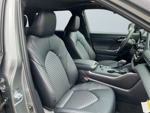 New 2026 Toyota Highlander XSE AWD/4WD image 16