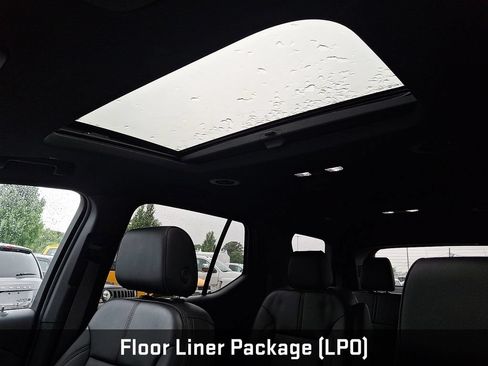 Used 2023 Chevrolet Traverse RS w/ LPO, Floor Liner Package AWD/4WD image 17