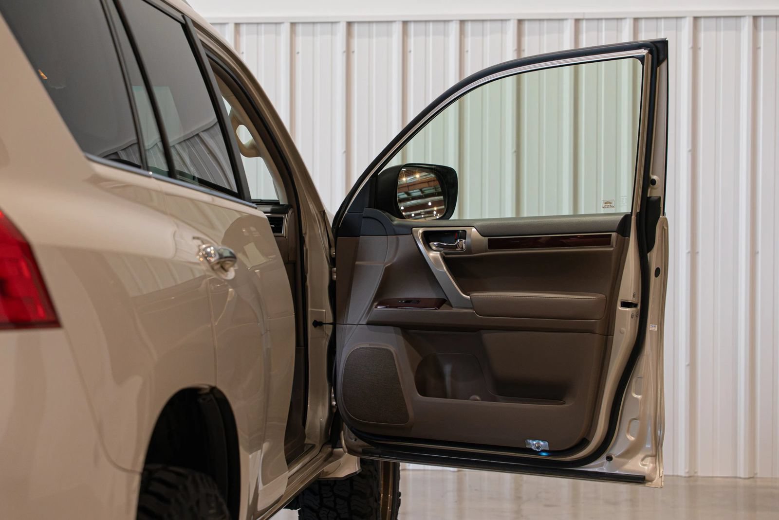 Used 2011 Lexus GX 460 w/ Convenience Pkg AWD/4WD image 27