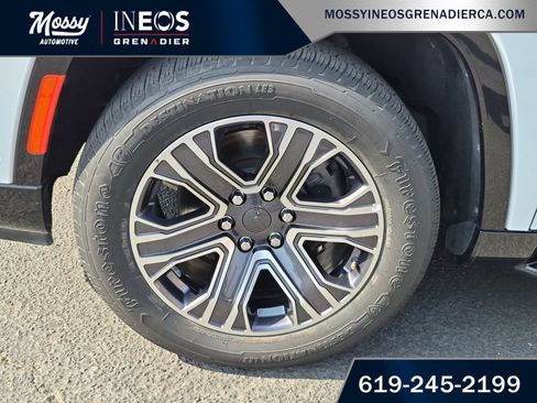 Used 2024 Jeep Wagoneer L Series II RWD image 10