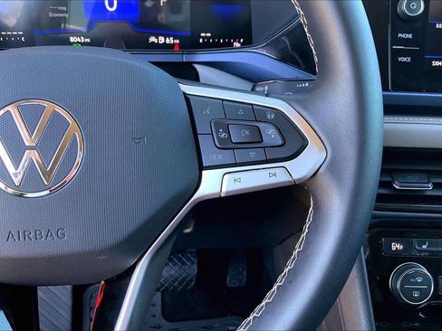 Used 2024 Volkswagen Taos SE w/ Black Wheel Package image 25