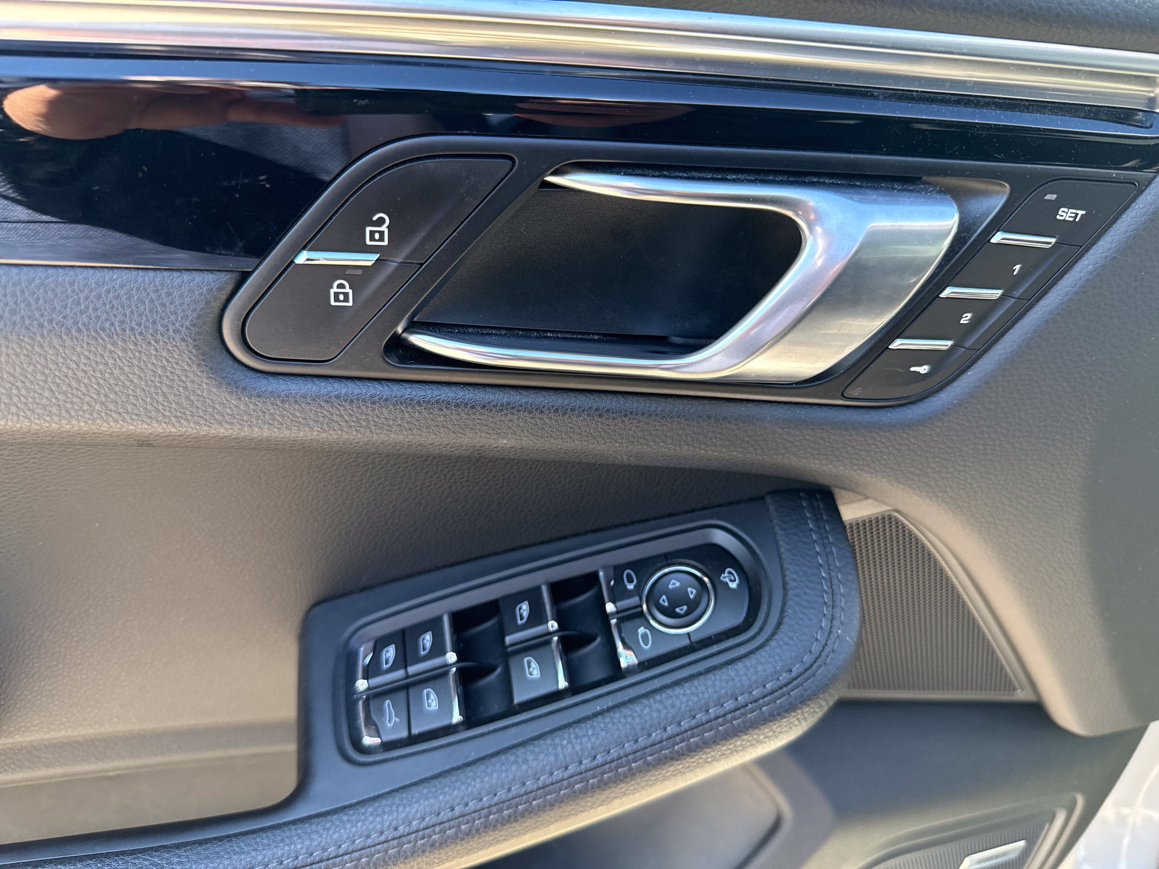 Used 2024 Porsche Macan AWD/4WD image 9
