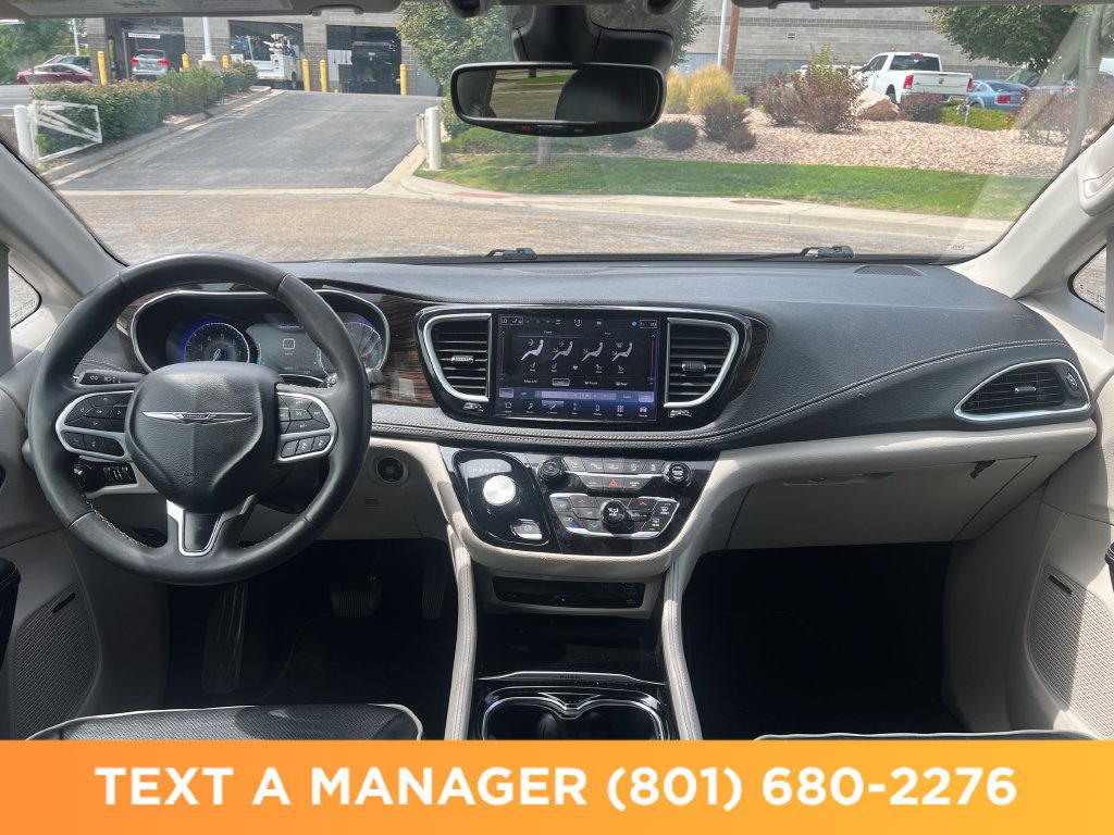 Used 2023 Chrysler Pacifica Limited w/ Uconnect Theater Family Group AWD/4WD image 15