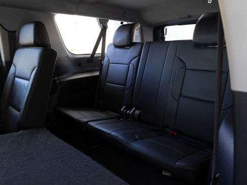 Used 2019 Chevrolet Suburban LT w/ Luxury Package AWD/4WD image 20