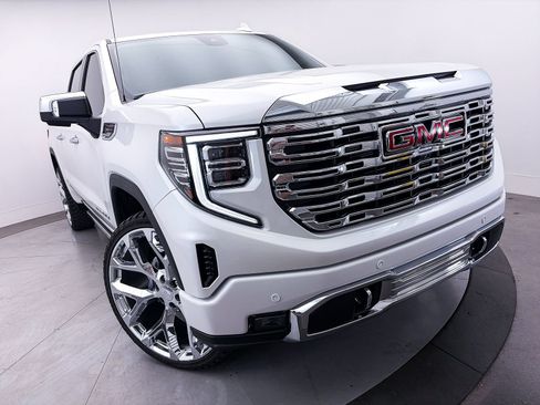 Used 2025 GMC Sierra 1500 Denali AWD/4WD image 3