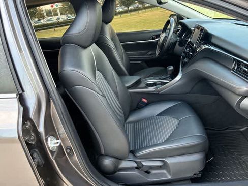 Used 2021 Toyota Camry SE w/ Convenience Package FWD image 12