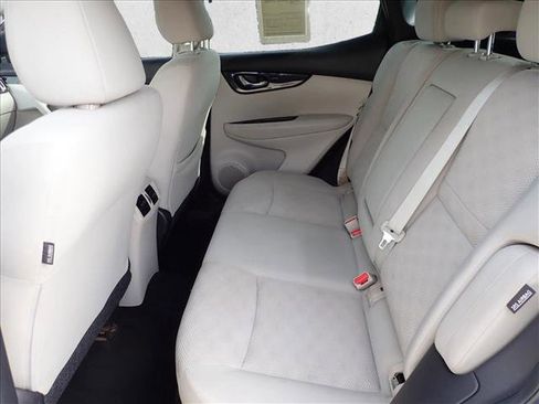 Used 2021 Nissan Rogue Sport SV FWD image 9